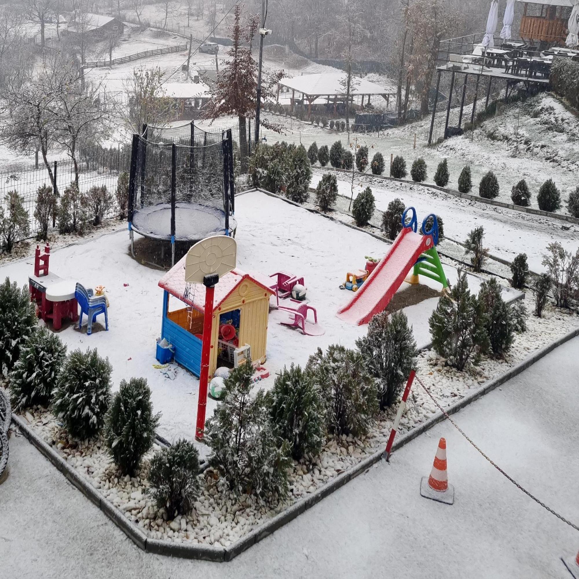 Apartmán La Maria Si Ioana Curtea de Argeş Exteriér fotografie