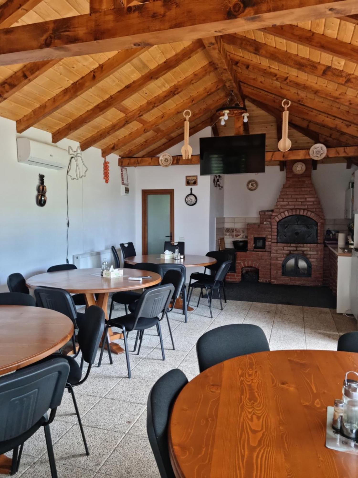 Apartmán La Maria Si Ioana Curtea de Argeş Exteriér fotografie