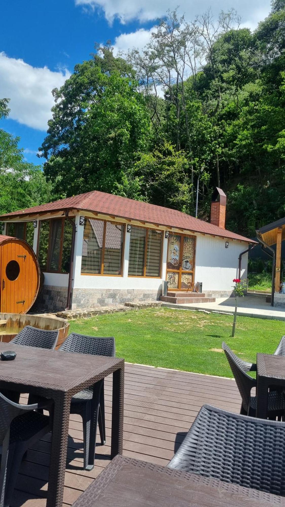 Apartmán La Maria Si Ioana Curtea de Argeş Exteriér fotografie