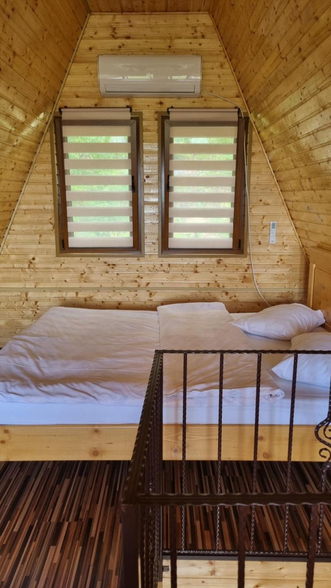 Apartmán La Maria Si Ioana Curtea de Argeş Exteriér fotografie